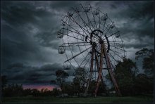 "Ferris wheel" in an abandoned park them. "Culture" ... / ***