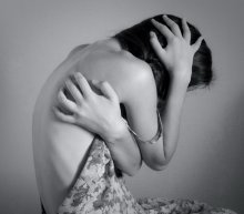 hands / .....