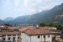town in the countryside / ***