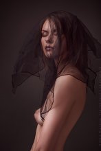 Widow in black / ***