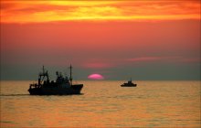 Solar tugboat / ***