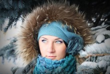 Her eyes the color of the sea / ***