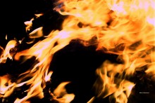 Im Inneren der Flamme! / ***