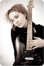First guitar / ***