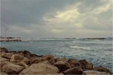 Sea, the stones, the rustle of the waves .... / *******