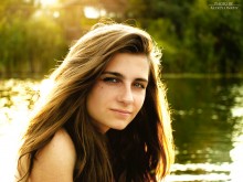 Girl on the banks of the river / ***