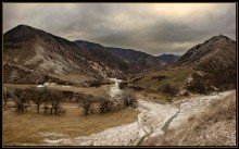 Valley. / ***