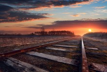 Here do not go more than a train. / ***