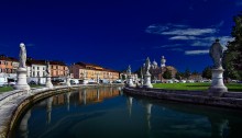 Prato della Valle / http://commons.wikimedia.org/wiki/File:Prato_7_canale.JPG
http://www.padua.too.it/