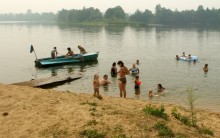 In dem Dorf am Strand (2010) / ***