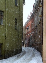 Snowfall in the old town / ***