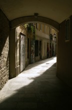 Shop in the old town / ***