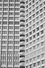 Behind the wall of glass and concrete / .....