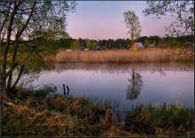 Über Morgengrauen auf dem Fluss ... / __________