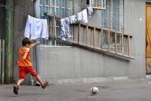 Yard football. / ***