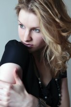 portrait of a girl / ***
