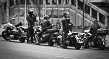 those same bikers ... / ***