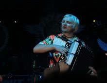 BB / ***