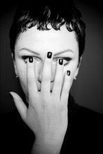 Through fingers / ***