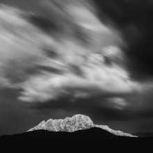 Sleeping Dragon / ***