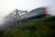train / ---------