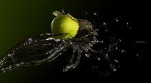 Apple / ***