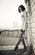 Di on a roof / ***