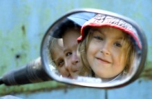 kids in a cage / *****