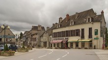 ... Hamlet in Burgundy. / ***