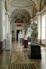 One of the galleries Hermitage. / ***