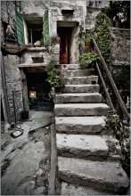 Old Yard .... / ***************