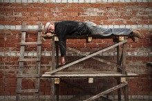 disturbing dream guest worker / ***