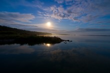 Full moon / ***