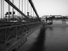 Chain Bridge. / ***