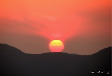 Sonnenuntergang in den Bergen (Sonnenuntergang in den Bergen) / ***