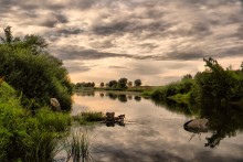 Entlang des Flusses / ***