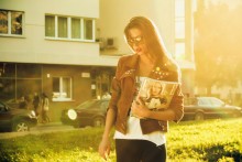 Woman with magazine / ***