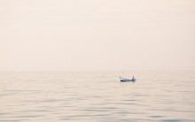 About a small fishing boat in the sea of pastel / ***
