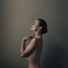  / ***