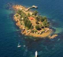 Inhabited Island / ***