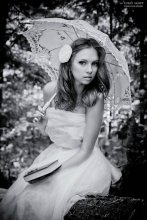 Mädchen mit Regenschirm / ******