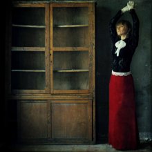 In an empty house / ***