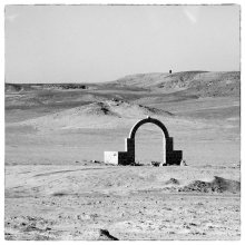 Gateway to the Desert / ***