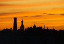 Set against the backdrop of the city / ***