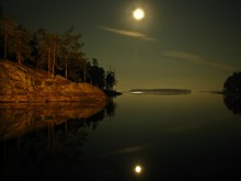 ... When the moon does not sleep ... / ***