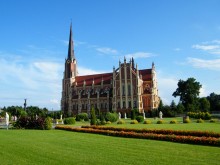 Church of the Holy Trinity / ***