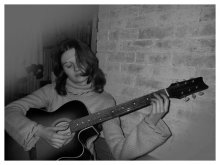 Girl with guitar / ***