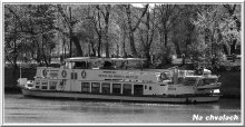 ferry / ***