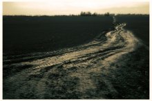 Broken road / ***