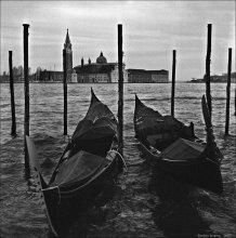 Zwei Boote leise verschwinden ..... / ***